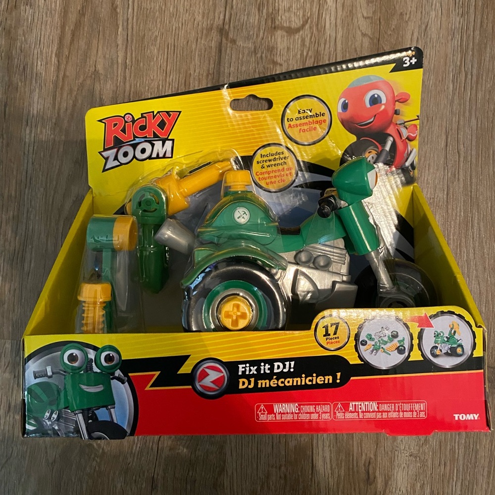 New in Box TOMY Ricky Zoom Fix it DJ! Take it Apart Toy Green Ages 3+
